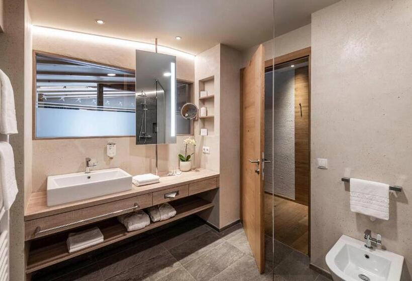 带阳台的豪华间, Falkensteiner Hotel & Spa Falkensteinerhof