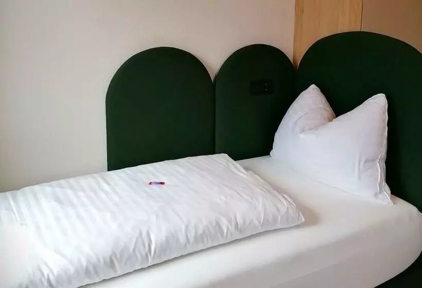 اتاق استاندارد یک نفره, Familienhotel Felsenhof