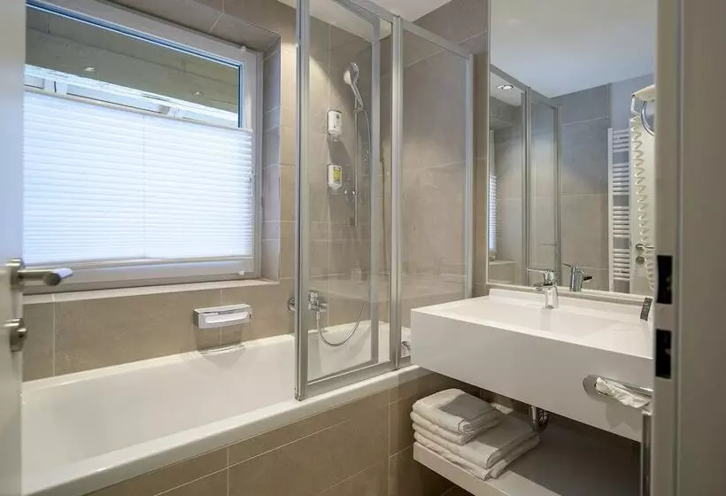 آپارتمان خانوادگی, Familienhotel Felsenhof