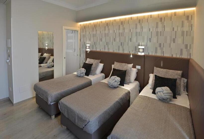 חדר דלוקס לשלושה, At Your Place