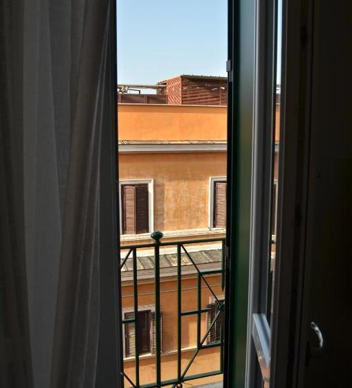 חדר דלוקס לארבעה, At Your Place