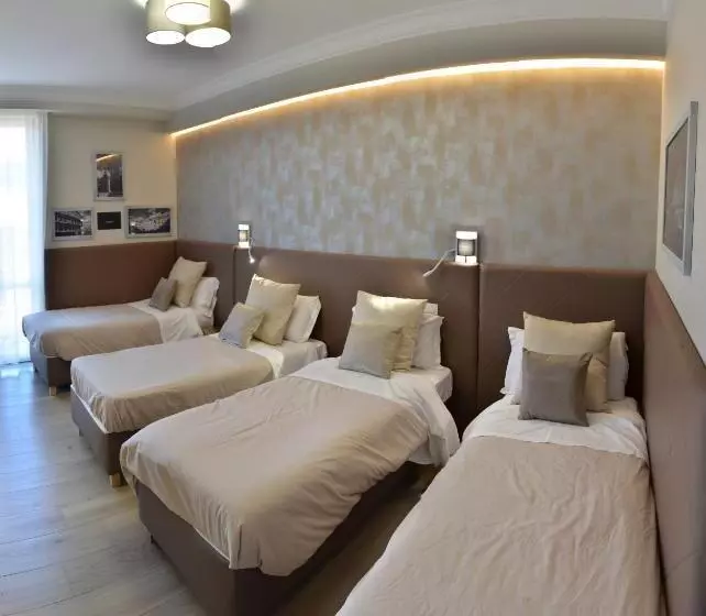 اتاق لوکس چهار تخته, At Your Place