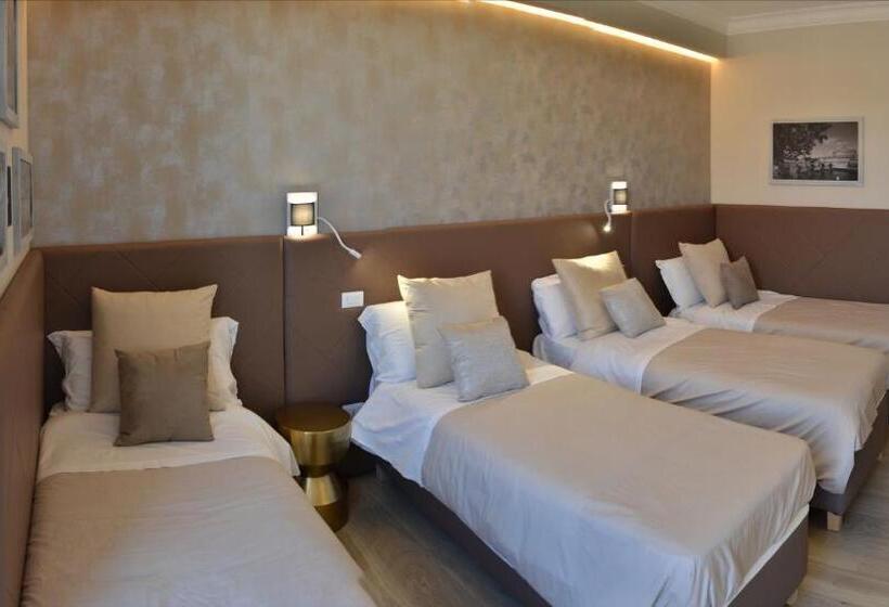 חדר דלוקס לארבעה, At Your Place