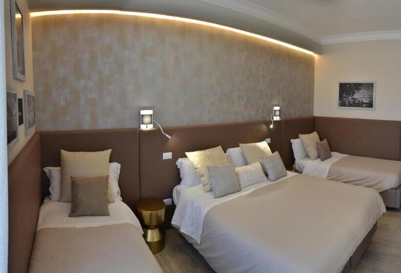 חדר דלוקס לארבעה, At Your Place