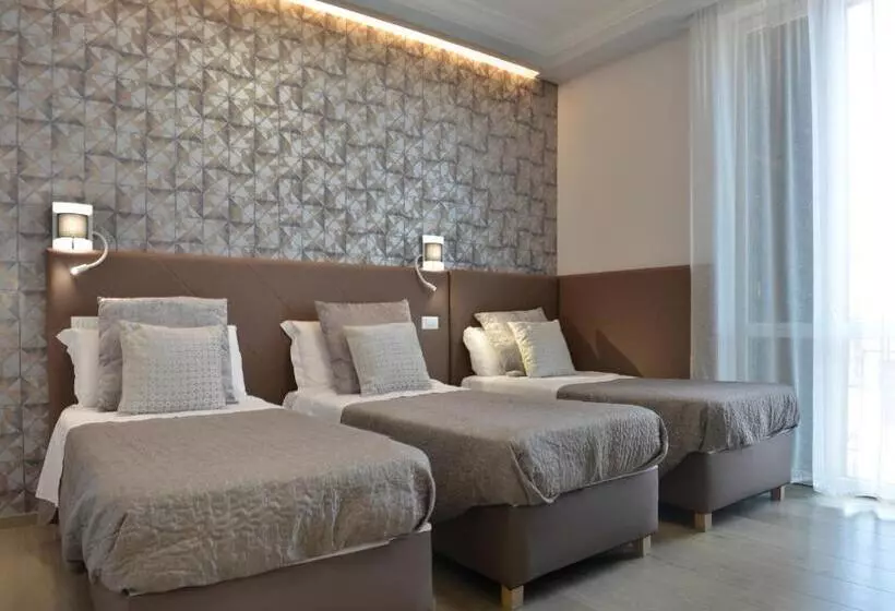 اتاق لوکس سه تخته, At Your Place