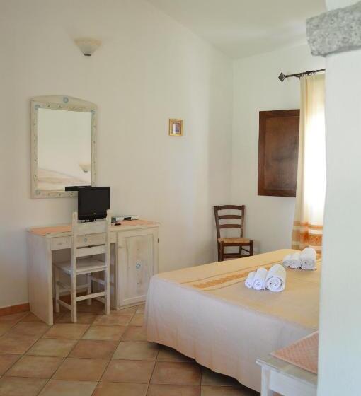 Havuz Manzaralı Standart Oda, Cardedu