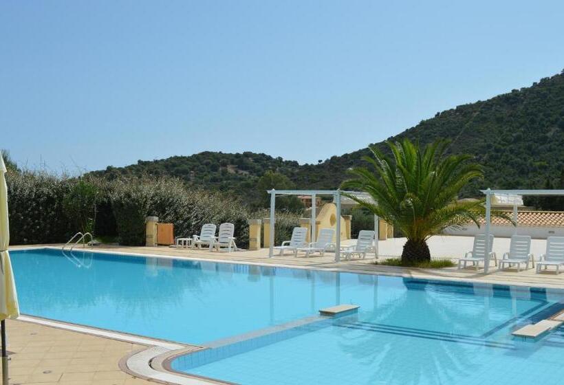 Havuz Manzaralı Standart Oda, Cardedu