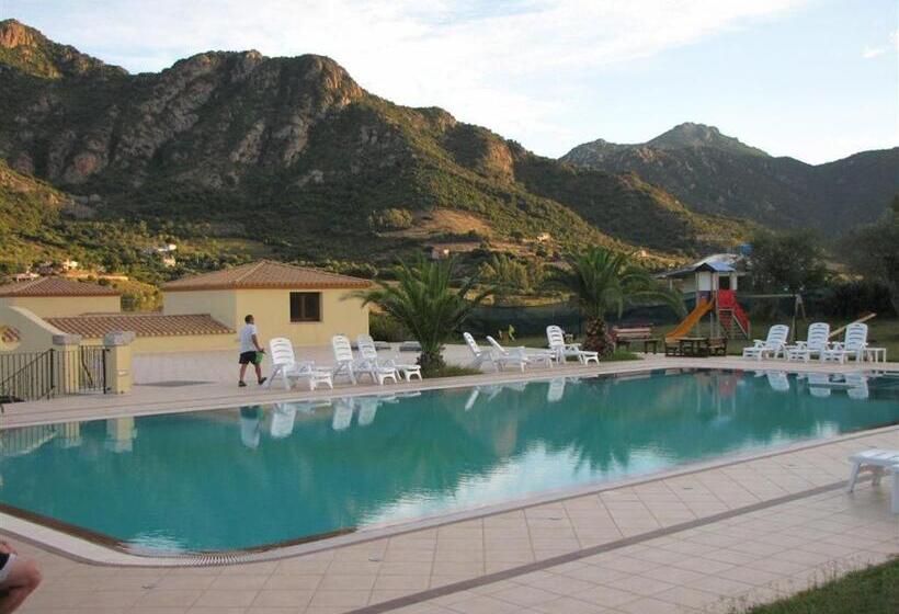 Havuz Manzaralı Standart Oda, Cardedu