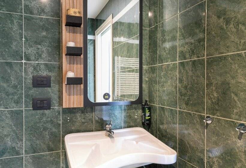 חדר סטנדרט יחיד מותאם לאדם עם מוגבלויות, B&b Hotel Pomezia Cortese