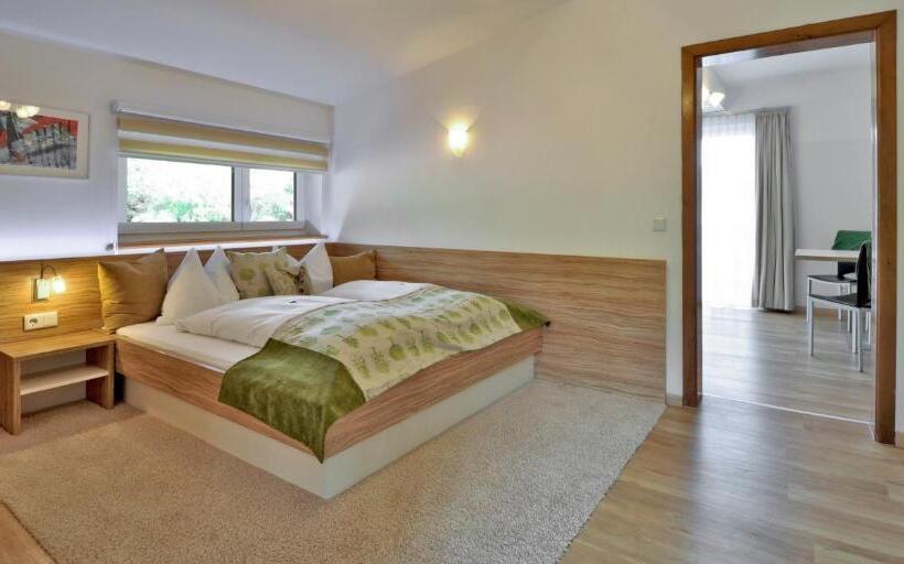 דירה בת חדר שינה 1 עם מרפסת, Garni Wurzer