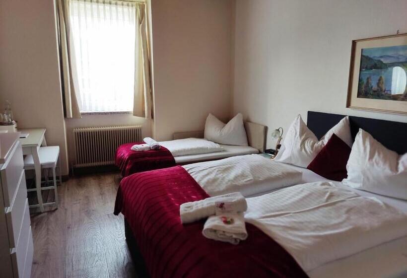 スタンダードトリプルルーム, Kirchenwirt