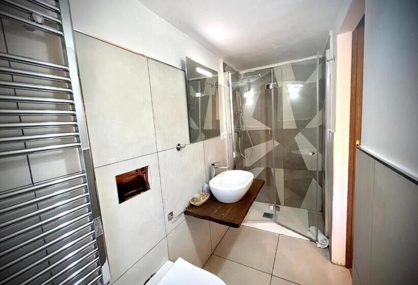 חדר סטנדרט לשלושה, Pinguino