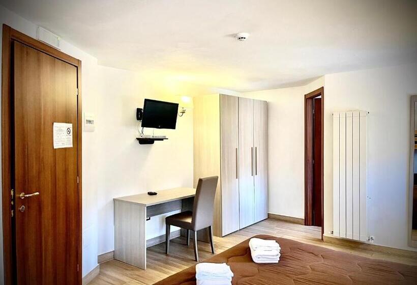 חדר סטנדרט לארבעה, Pinguino