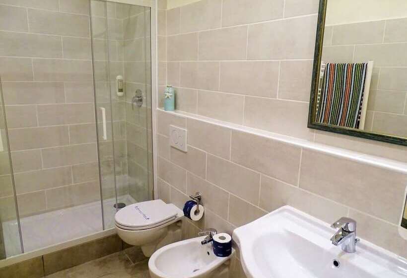 غرفة قياسية, Santo Stefano