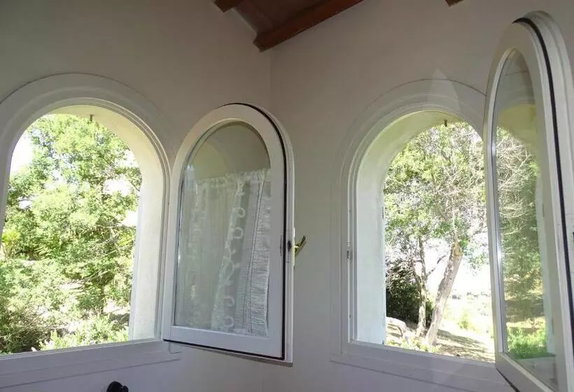 آپارتمان یک خوابه با دری مشترک که هال را جدا می کند., Santo Stefano