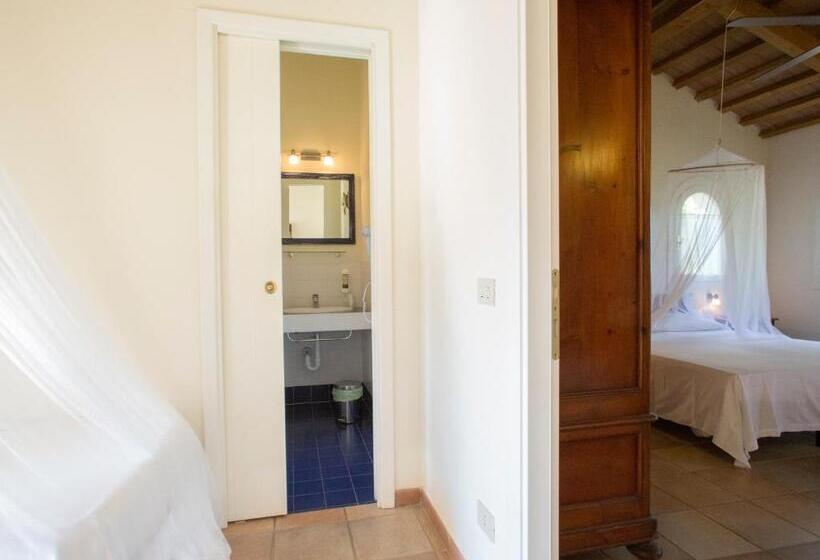 غرفة سوبيريور ثلاثية مطلّة علي البحر, Santo Stefano