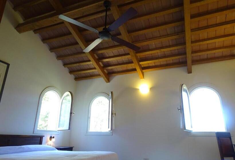 غرفة سوبيريور ثلاثية مطلّة علي البحر, Santo Stefano