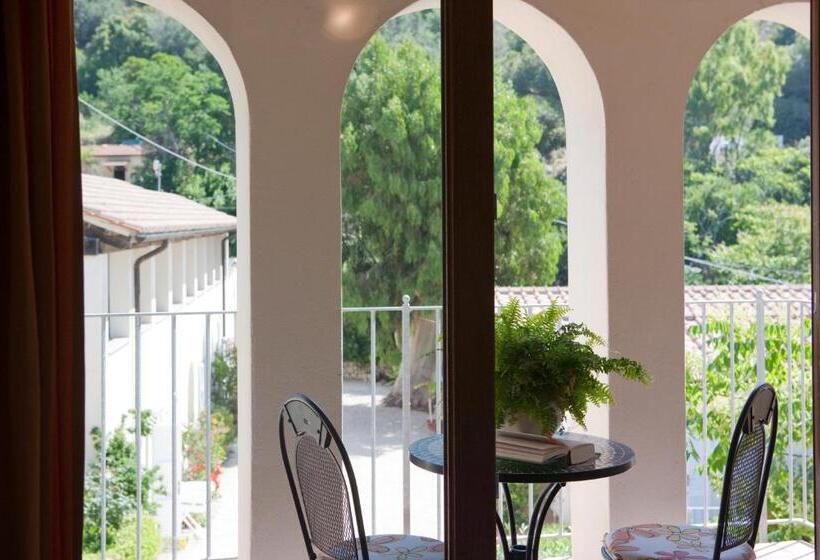 غرفة قياسية مزوَّدة بشُرفة, Santo Stefano