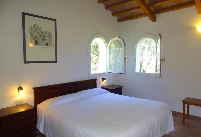 غرفة سوبيريور ثلاثية مطلّة علي البحر, Santo Stefano