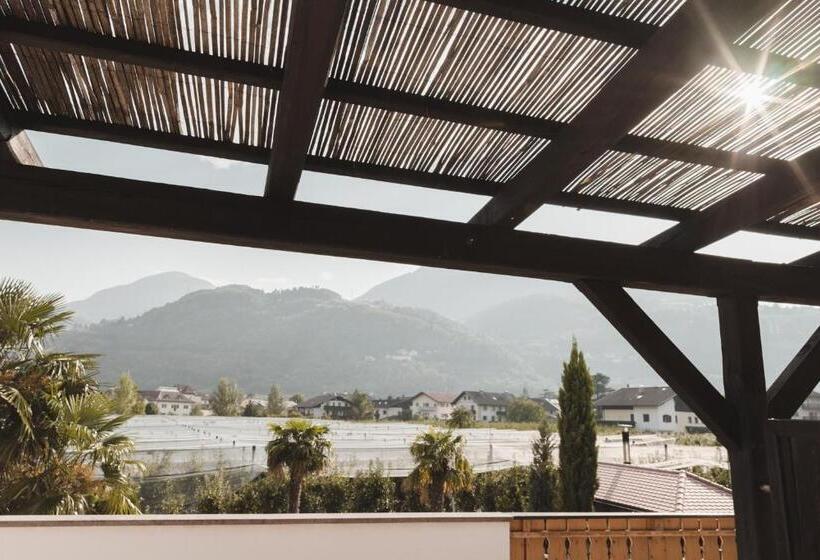 2 Bedroom Suite with Balcony, Tiefenbrunn Gardensuites & Breakfast