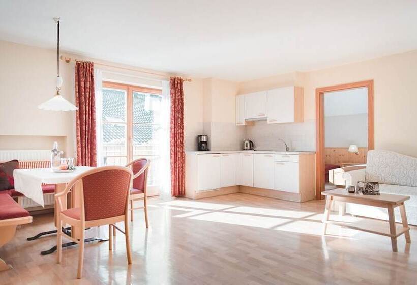 발코니가 있는 2 베드룸 아파트, Tiefenbrunn Gardensuites & Breakfast