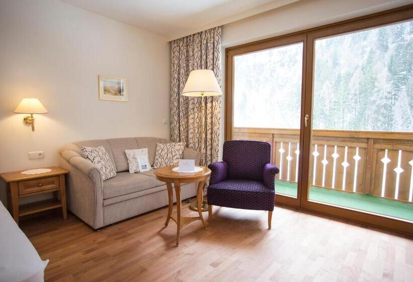 Superior room with lake view, Parkhotel Tristachersee