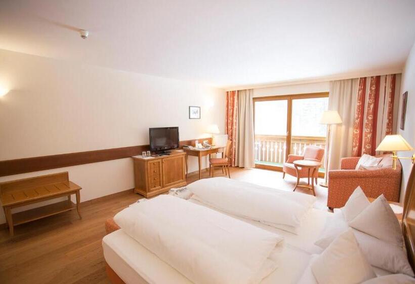 Superior room with lake view, Parkhotel Tristachersee