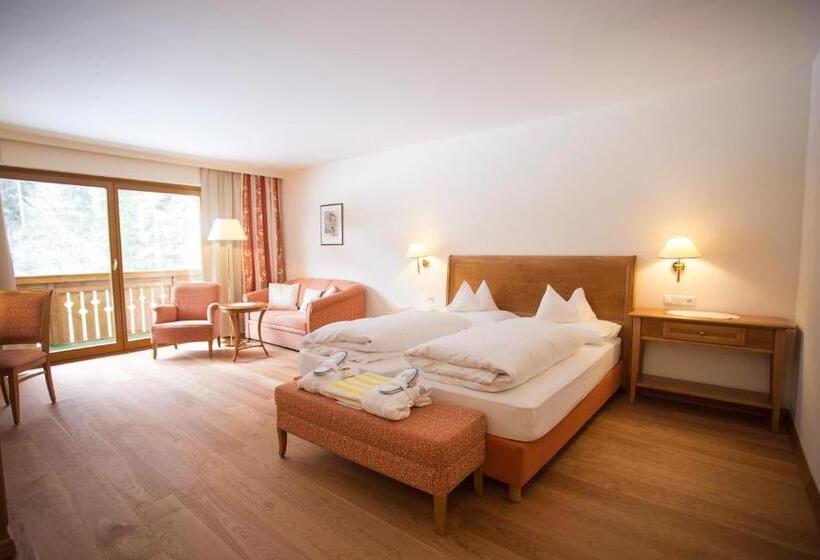 Superior room with lake view, Parkhotel Tristachersee