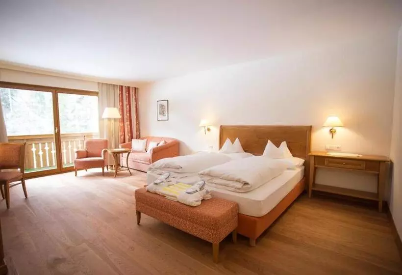 Superior room with lake view, Parkhotel Tristachersee