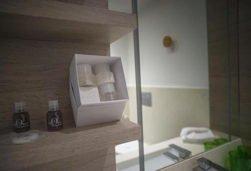 سوییت جونیور با چشم‌انداز دریاچه, Aktivhotel Santalucia