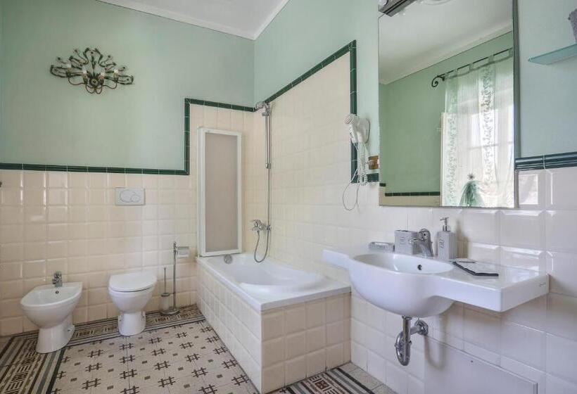 اتاق کلاسیک سه تخته, Antica Residenza Santa Chiara  City Center