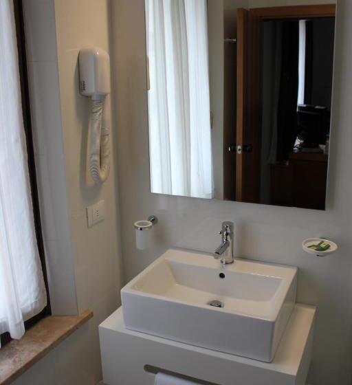 اتاق عادی, Albergo Delle Alpi