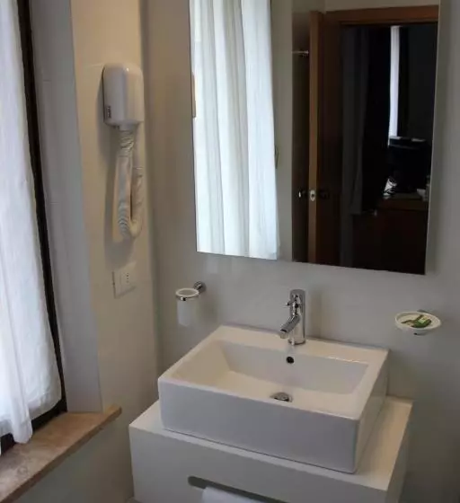 اتاق عادی, Albergo Delle Alpi