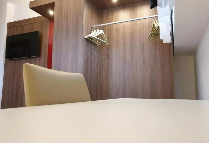 اتاق عادی, Albergo Delle Alpi