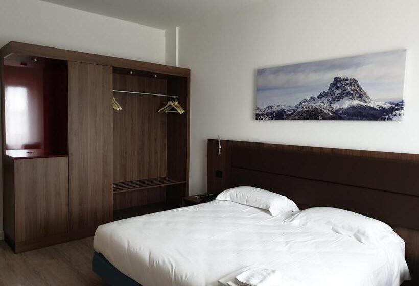 سوییت جونیور, Albergo Delle Alpi