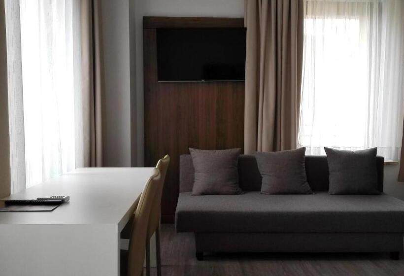 سوییت جونیور, Albergo Delle Alpi