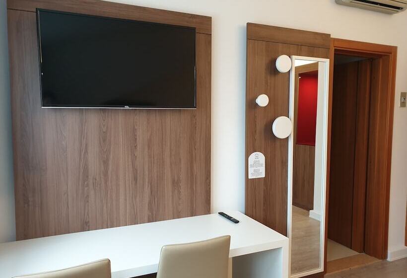 اتاق کلاس بیزنس, Albergo Delle Alpi