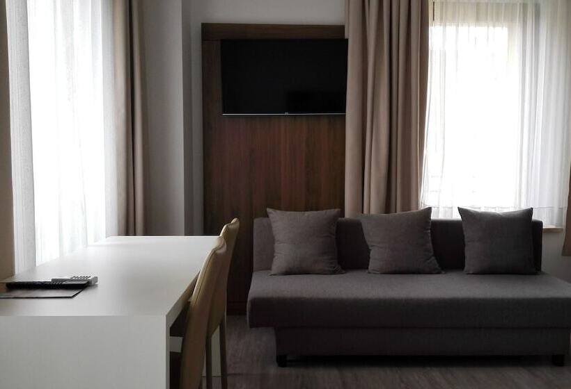 سوییت جونیور, Albergo Delle Alpi