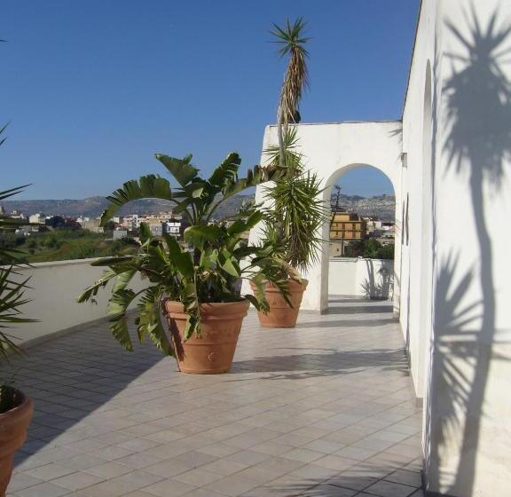 شقة غرفة واحدة, Cuore Di Palme