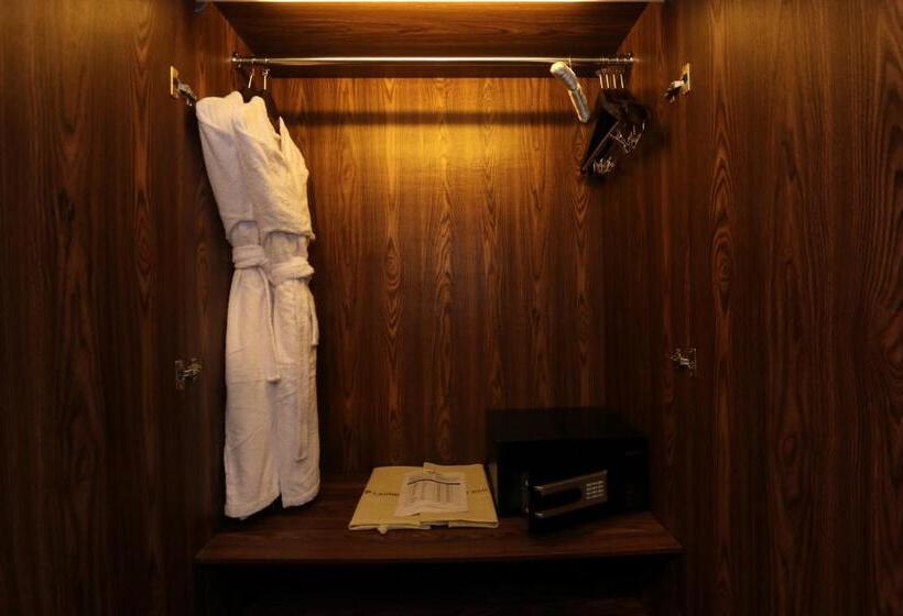 Люкс с гидромассажем, De Vins Sky Hotel Seminyak