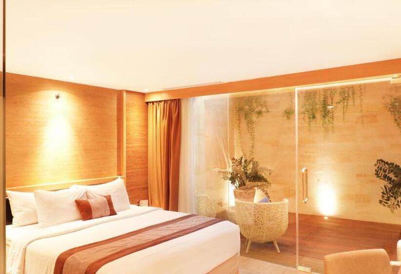 带露台的高档房间, De Vins Sky Hotel Seminyak