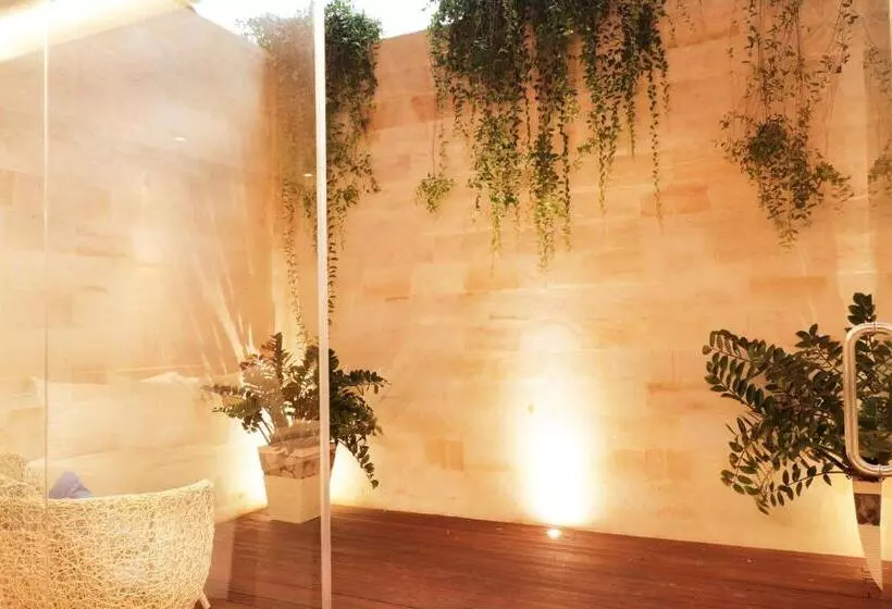 テラス付スーペリアルーム, De Vins Sky Hotel Seminyak