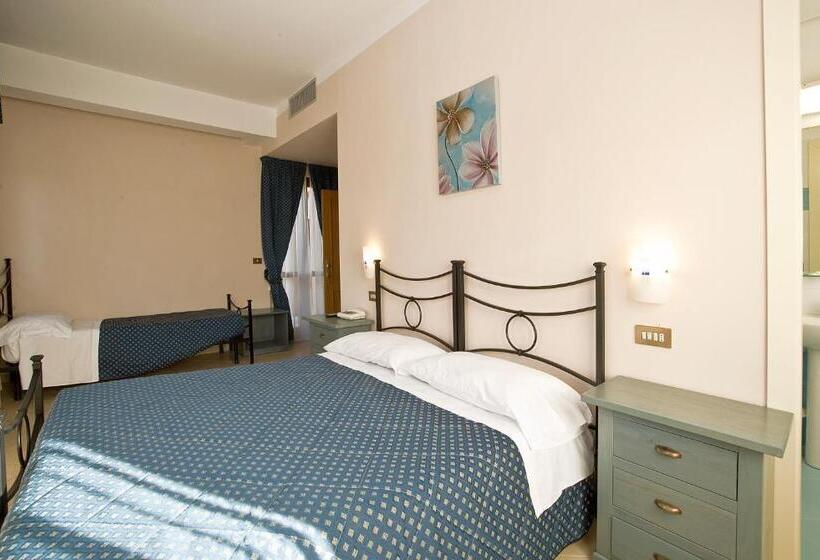 컴포트 트리플 룸, Villa Hotel Del Sole