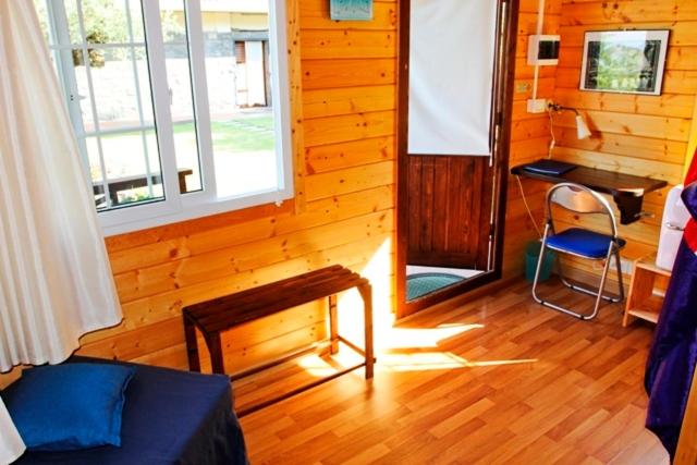 标准三人间, Etna Hut