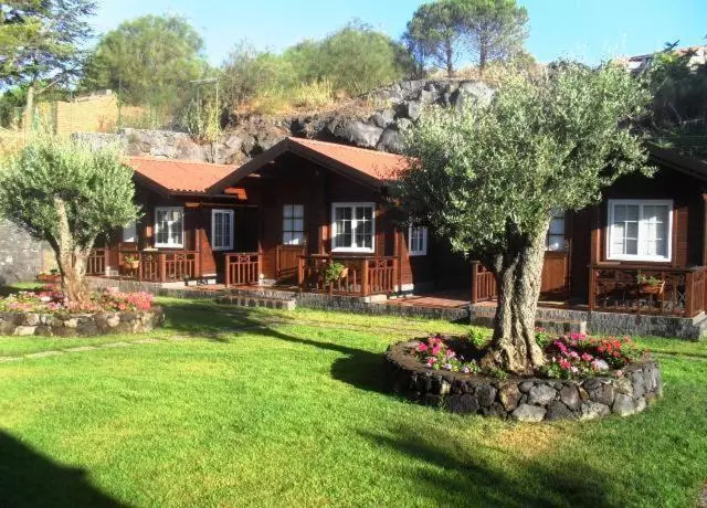 اتاق استاندارد سه نفره, Etna Hut