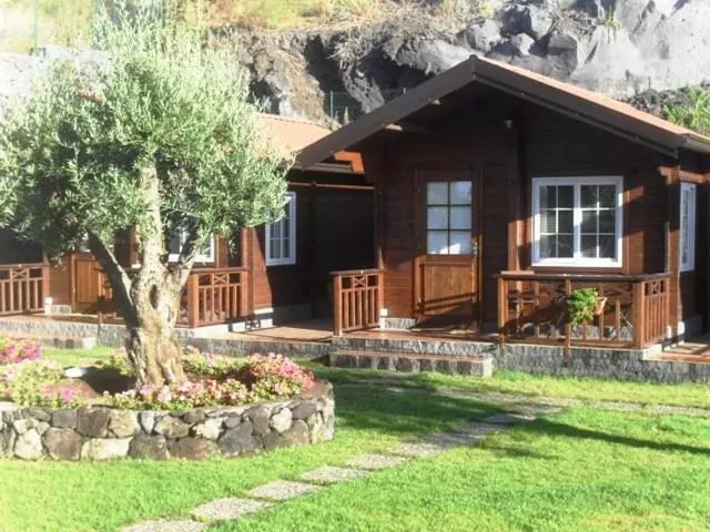 اتاق استاندارد سه نفره, Etna Hut