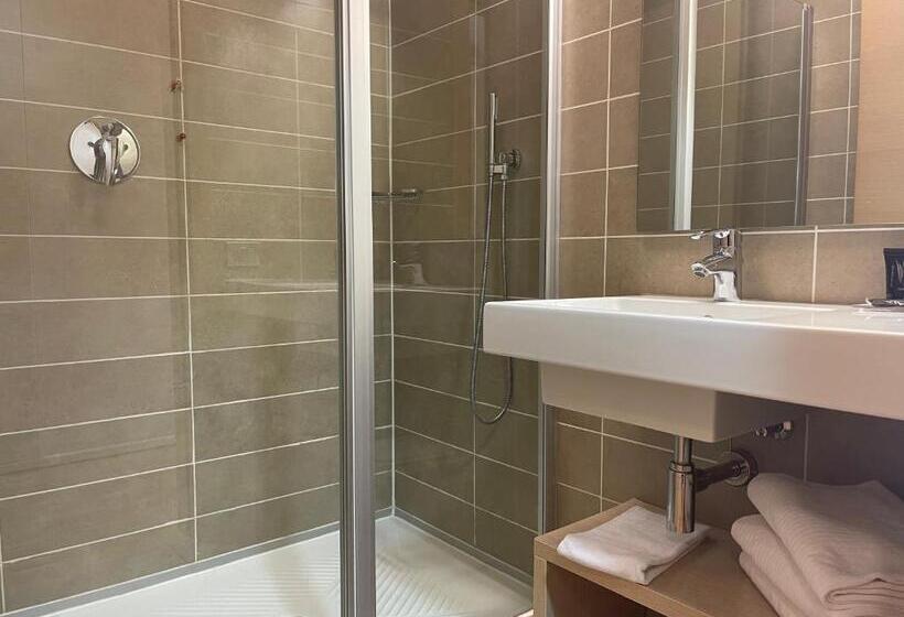 Семейный Номер, Garda Sporting Club