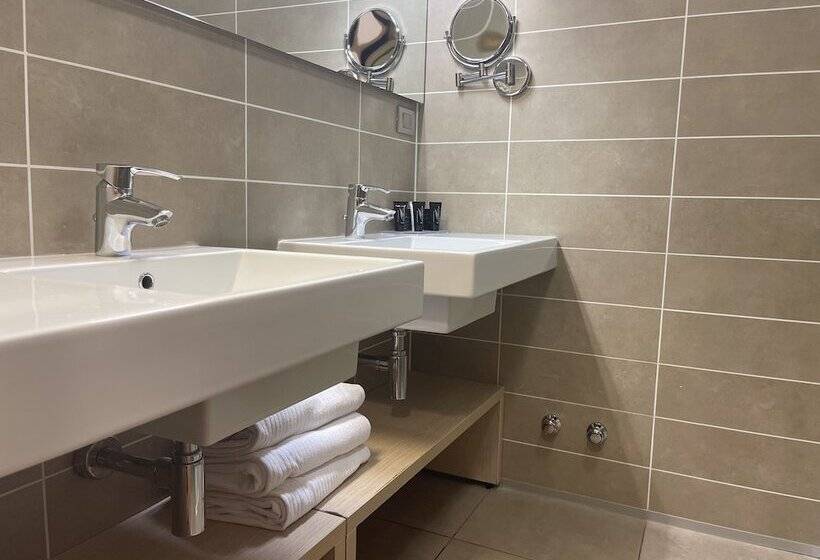 Семейный Номер, Garda Sporting Club