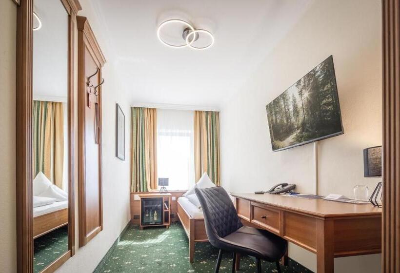 高级单人间, Gasthof Höttl