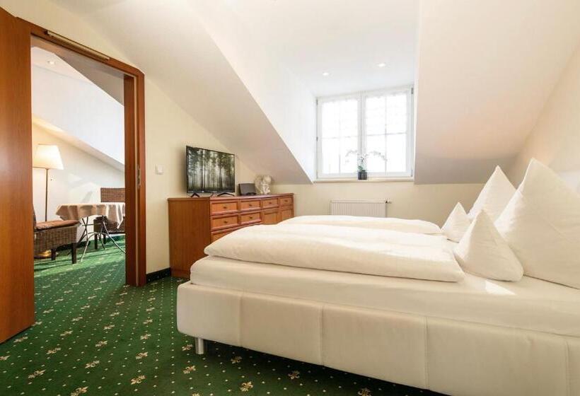 套房带园景, Gasthof Höttl